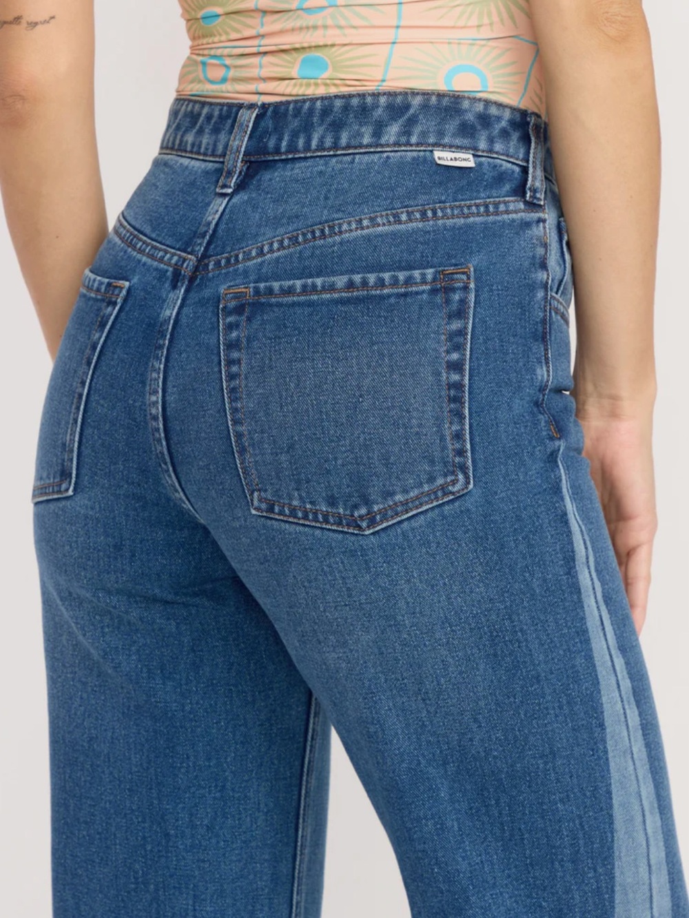 π₯π₯BILLABONG - FREE FALL FLARE DENIM PANTπ₯π₯ - Picture 12 of 14